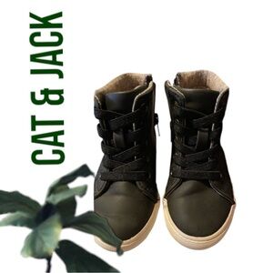 Cat & Jack boys SZ 7 Black boot sneakers side zip for easy on Leather exterior